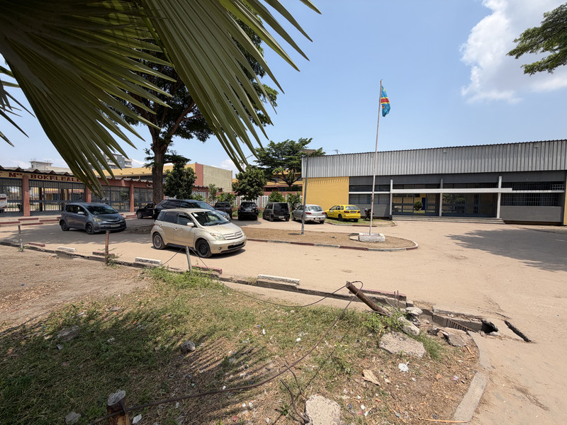 Entrée de l'Institut Monseigneur BOKELEALE